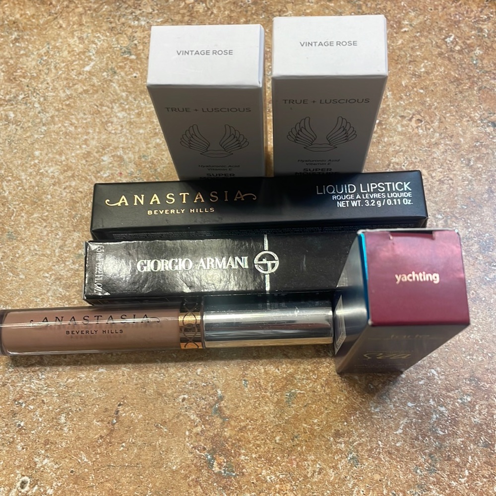 NIB Lot of 6 LIpsticks/Glosses